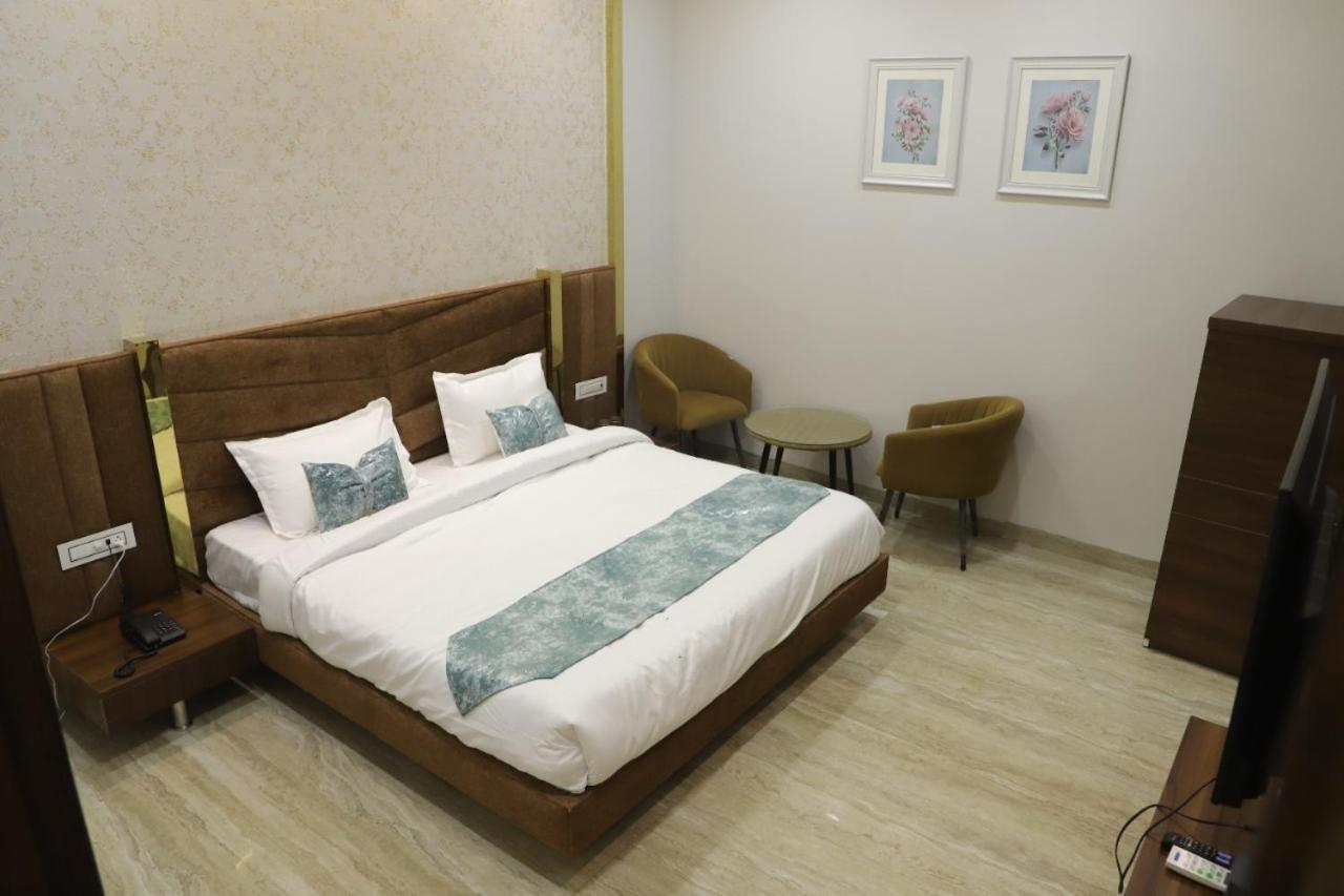 The Royal Casa Hotel Ludhiana Esterno foto
